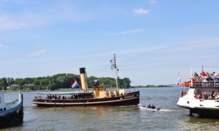 Meevaren met stoomsleper Noordzee