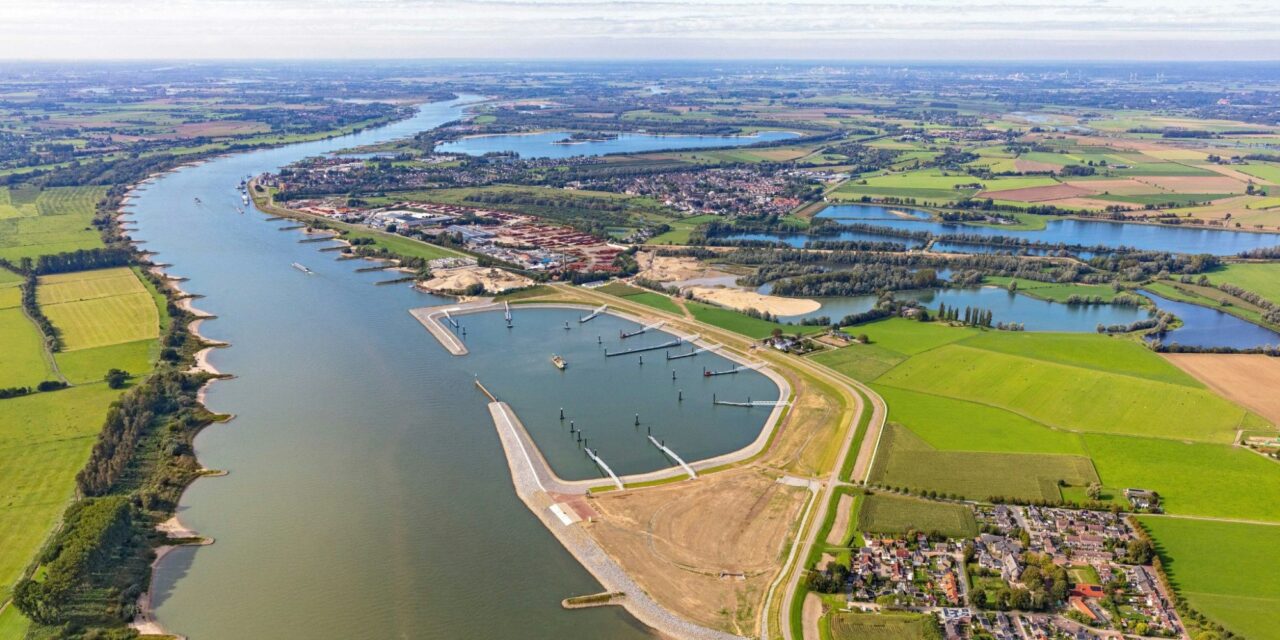 Walstroom verplicht in de haven van Spijk