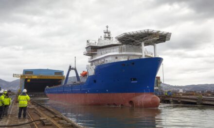 Methanol-ready werkschip Rock Star te water gelaten
